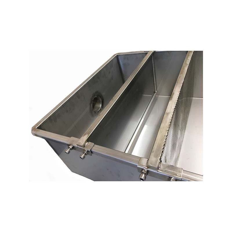 Szűrőkád, 5 részes ülepítő-szűrővel, 2 végén beömlőcsonk, középen szívóág, 160 literes, nem fűtött, egyenes fenék